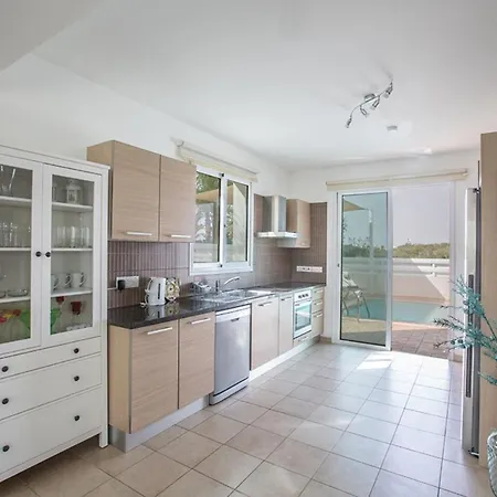 Vila The Complete Guide To Renting Your Exclusive Holiday In With Private Pool And Close To The Beach Paralimni 1325 *